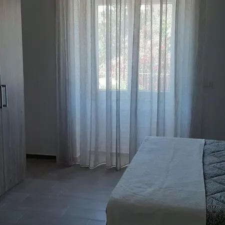 Tra Il Centro E La Stazione Novara