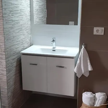 Tra Il Centro E La Stazione 3* Novara